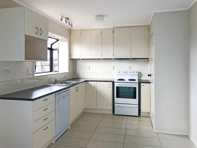 1/25 Butley Drive, Farm Cove, Auckland - Carousel 2