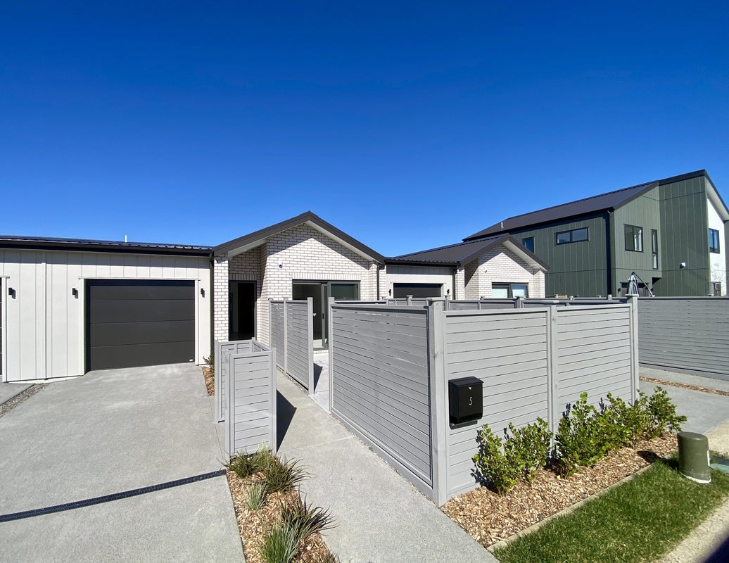 5 Verde Lane, Rosehill, Papakura - Carousel 1