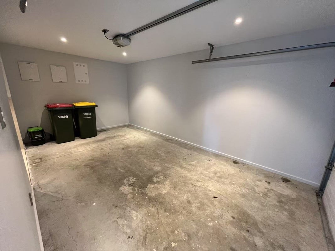 62 Bordeaux Parade, Te Atatu South, Auckland - Carousel 2