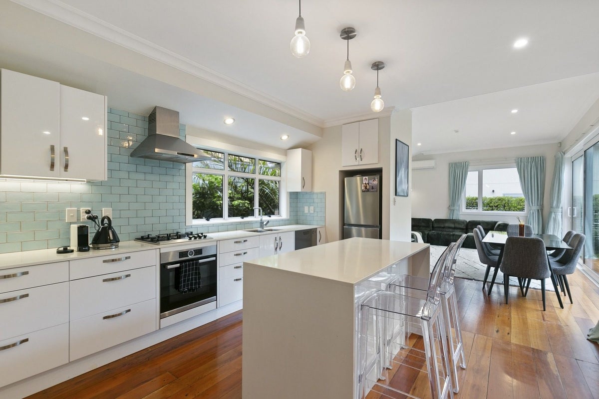 10 Inglis Street, Seatoun, Wellington - Carousel 2
