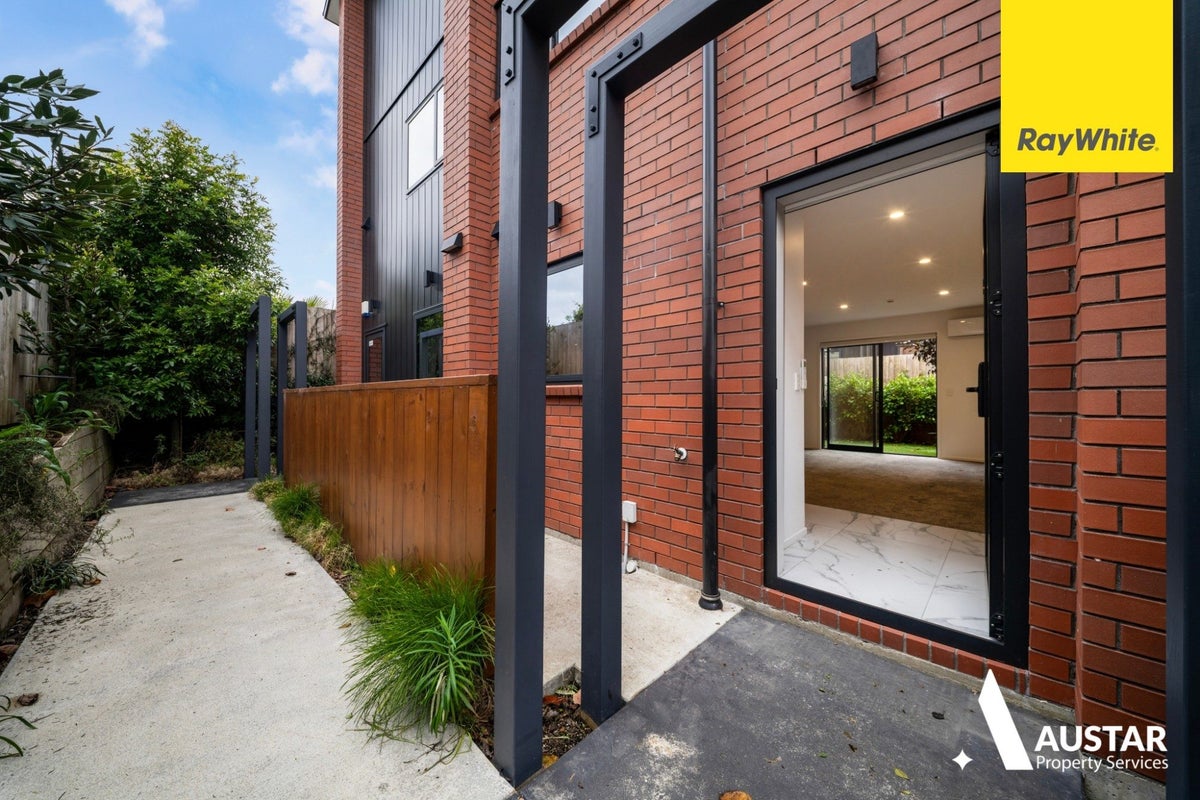 10/10 Yeovil Road, Te Atatu Peninsula, Auckland - Carousel 12