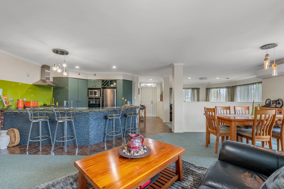 27 Hayward Rise, Owhata, Rotorua - Carousel 2