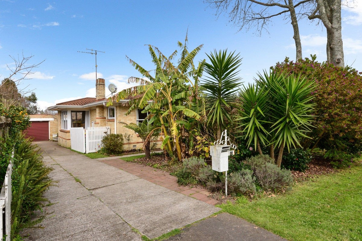 11 Verel Street, Fairfield, Hamilton - Carousel 1
