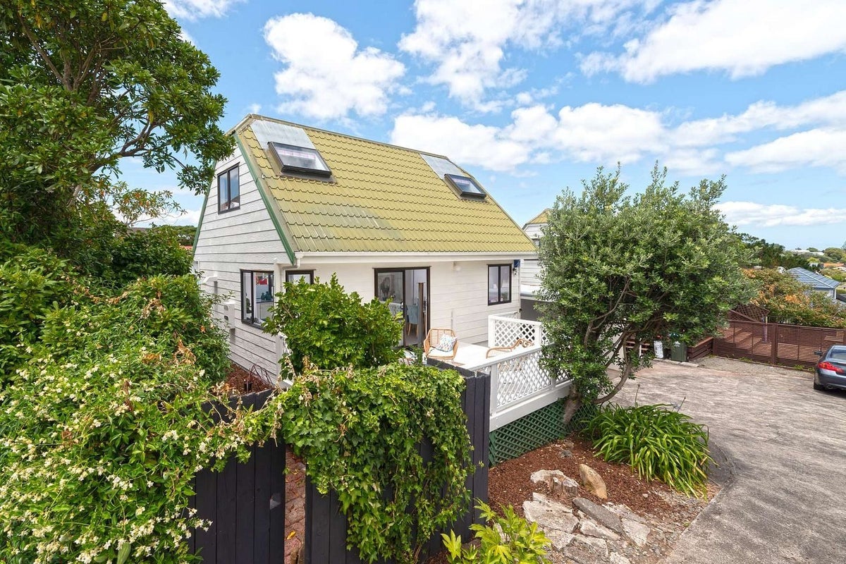 2/16 Fairlands Avenue, Waterview, Auckland - Carousel 1