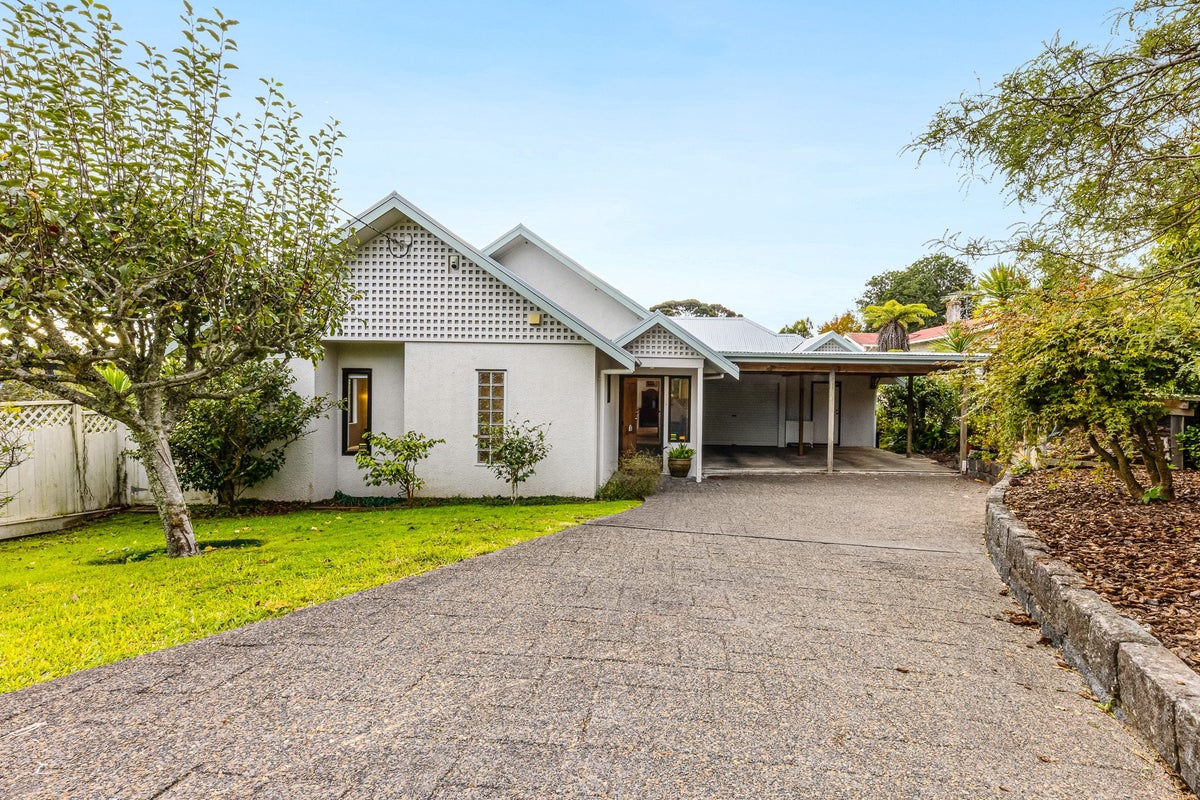 21A Island Bay Road, Beach Haven, Auckland - Carousel 1