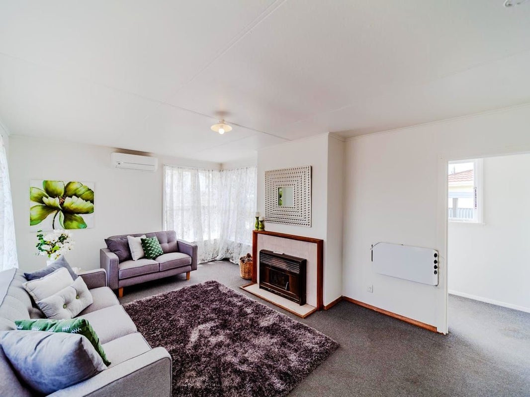 12 Constable Crescent, Onekawa, Napier - Carousel 1