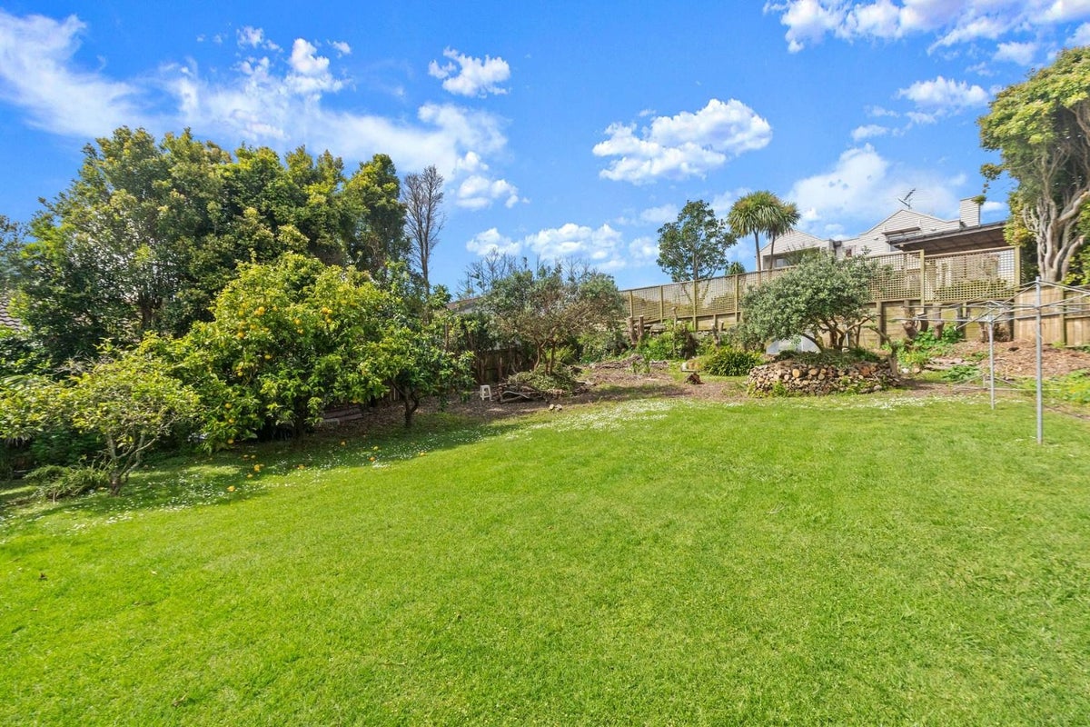 2/68 Atkin Avenue, Mission Bay, Auckland - Carousel 13