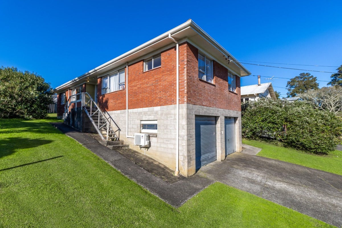 2/76 Millbrook Road, Henderson, Auckland - Carousel 14