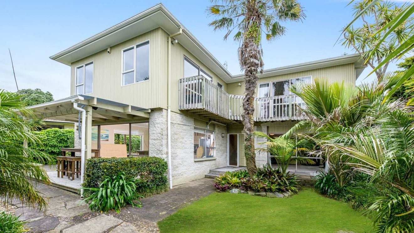 9 Matanui Street, Northcote, Auckland - Carousel 1