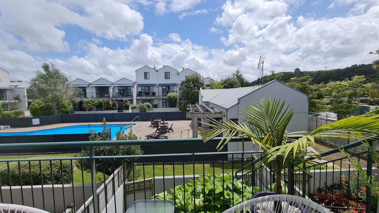 2/5 Carolina Place, Albany, Auckland - Carousel 11