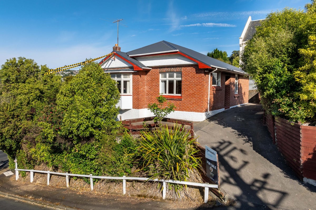1 Gilmore Street, Kaikorai, Dunedin - Carousel 1