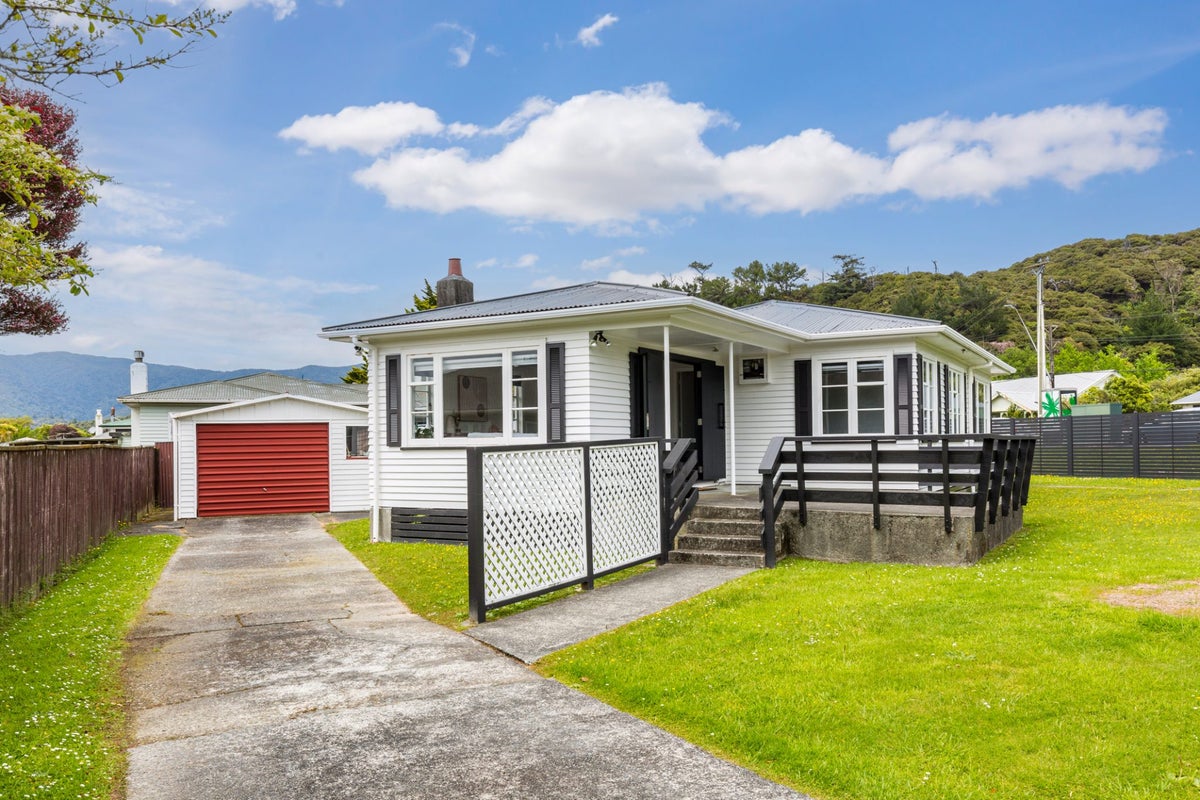 130 Wainuiomata Road, Wainuiomata, Lower Hutt - Carousel 1
