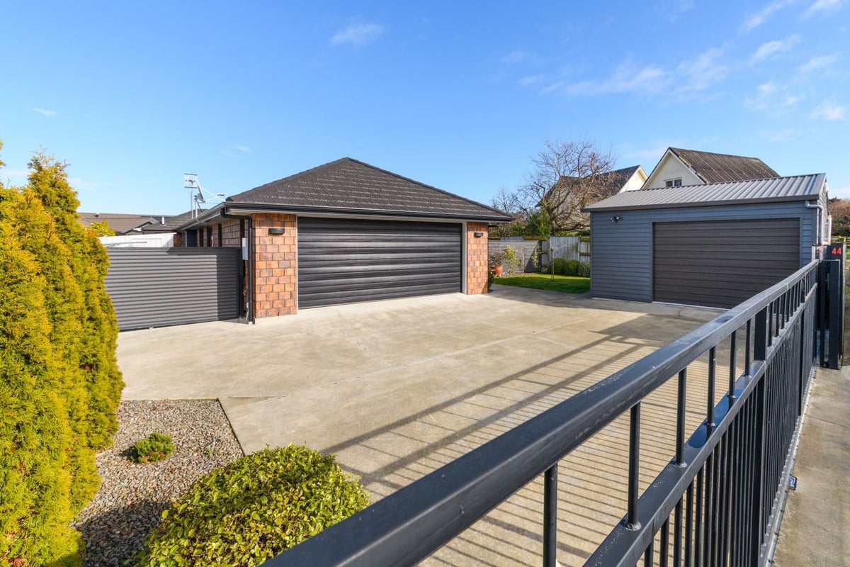 44 Chestnut Close, Kelvin Grove, Palmerston North - Carousel 28