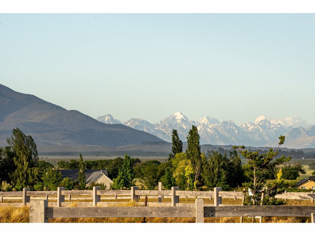 6 Cameron Place, Ben Ohau - Carousel 2