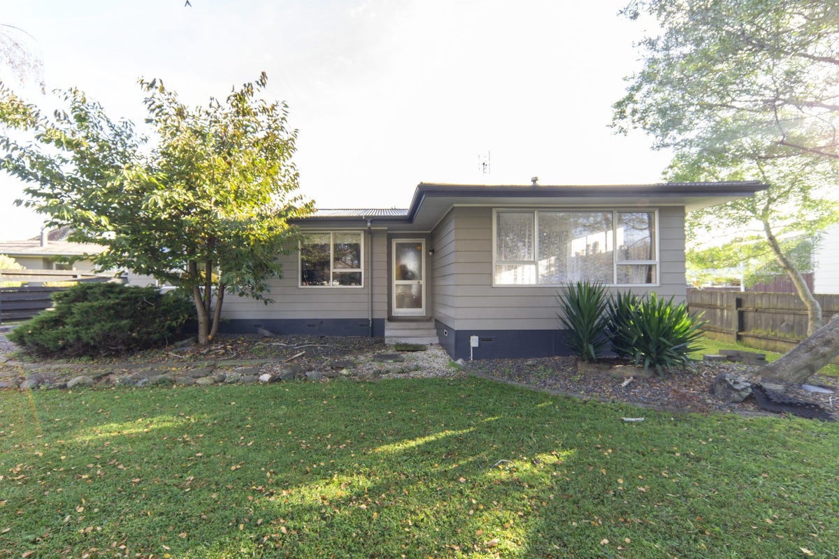 50 Oakfield Crescent, Pukete, Hamilton - Carousel 1