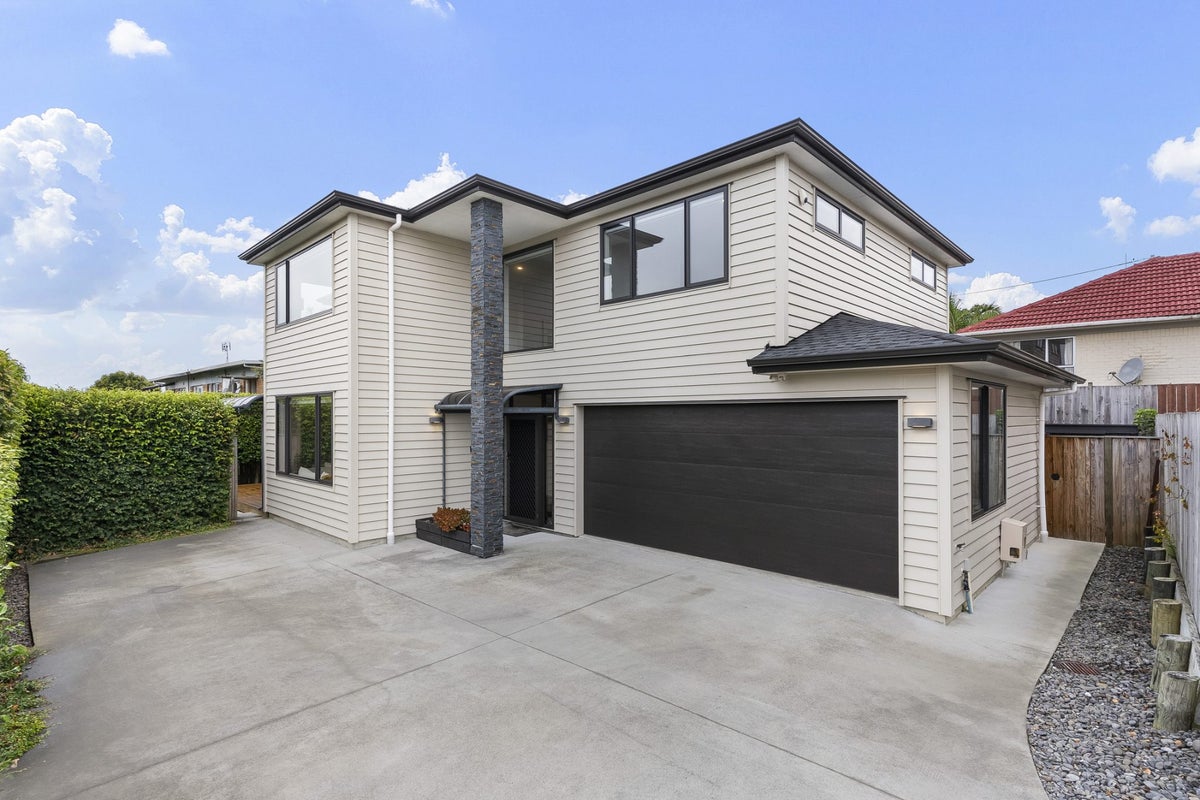 39B Rodney Street, Howick, Auckland - Carousel 1