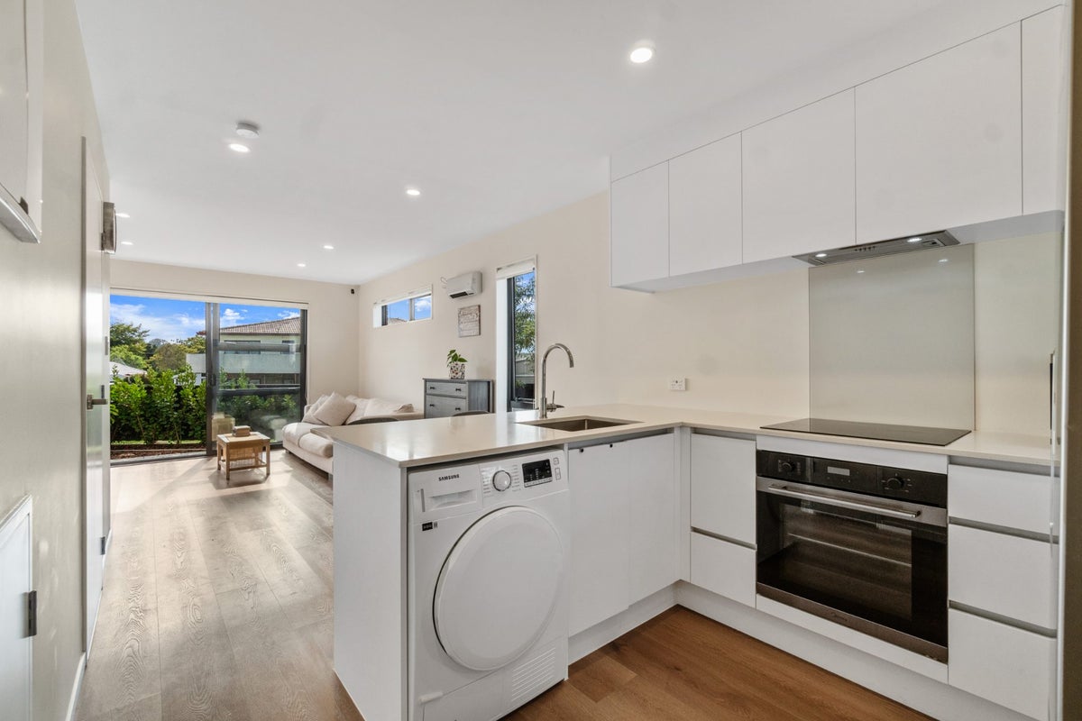 89 Selo Street, Glen Eden, Waitakere City, Auckland - Carousel 2
