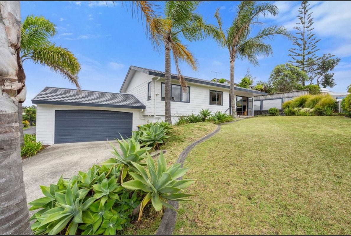 1/6 Knott Road, Stanmore Bay, Whangaparaoa - Carousel 1