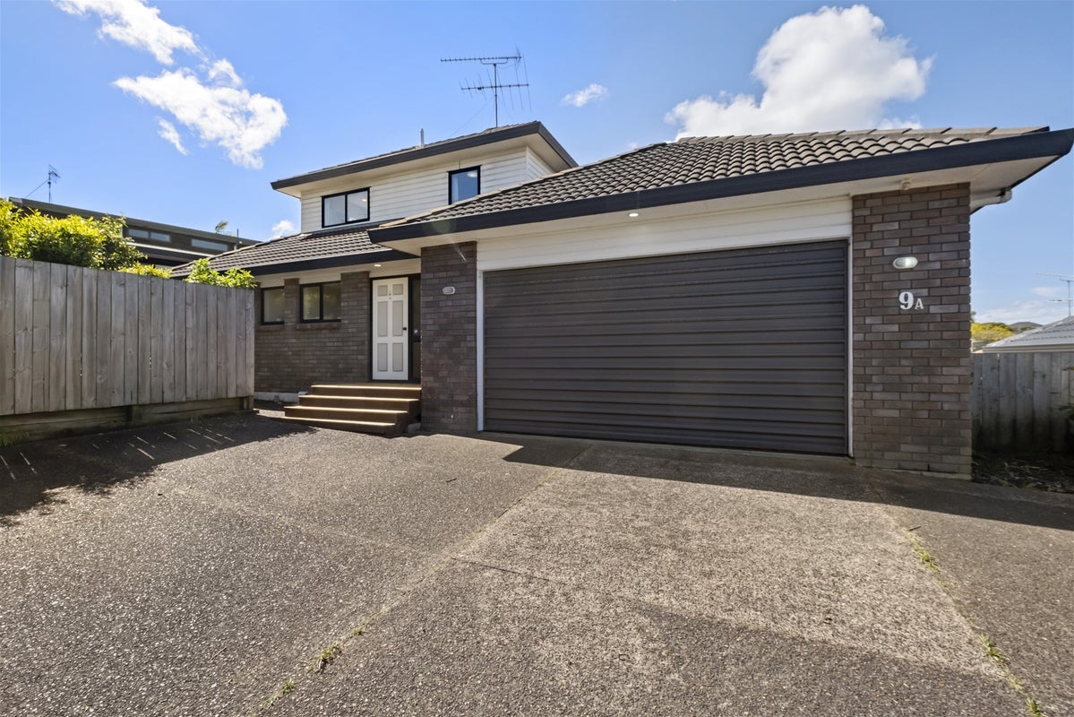 1/9 Kells Place, Botany Downs, Auckland - Carousel 2
