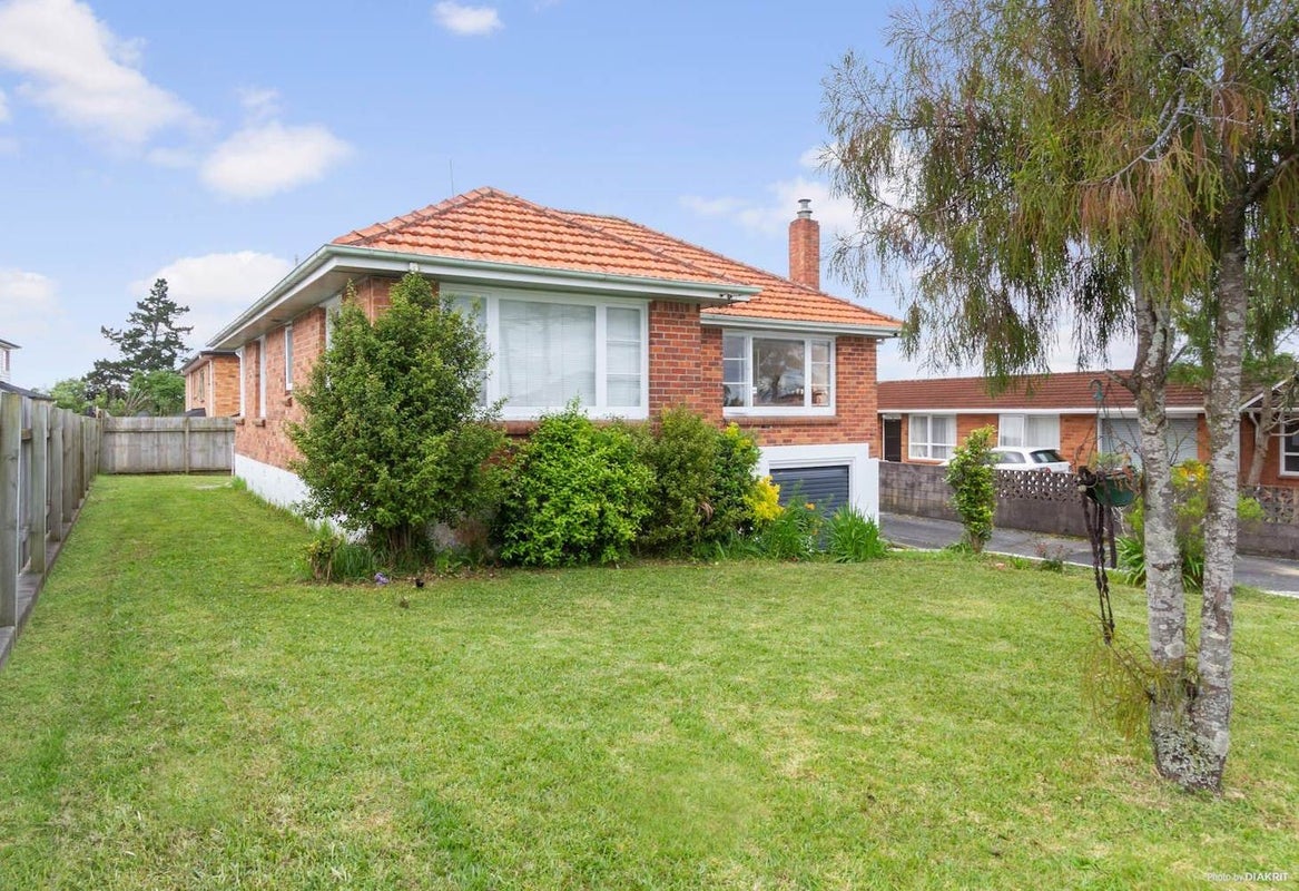 99 Golf Road, New Lynn, Auckland - Carousel 1