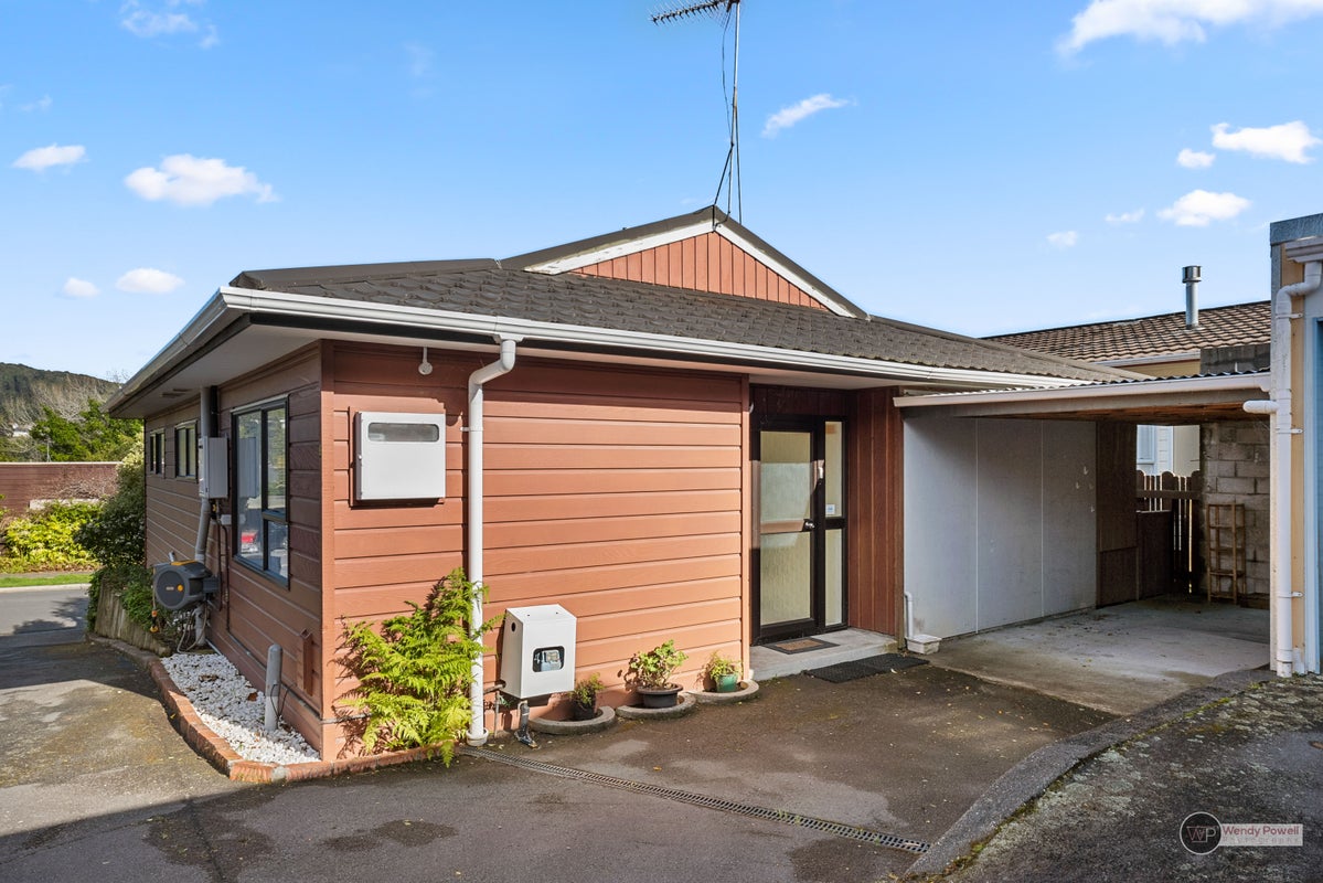 1/77 KAIRIMU ST, STOKES VALLEY, LOWER HUTT - Carousel 21
