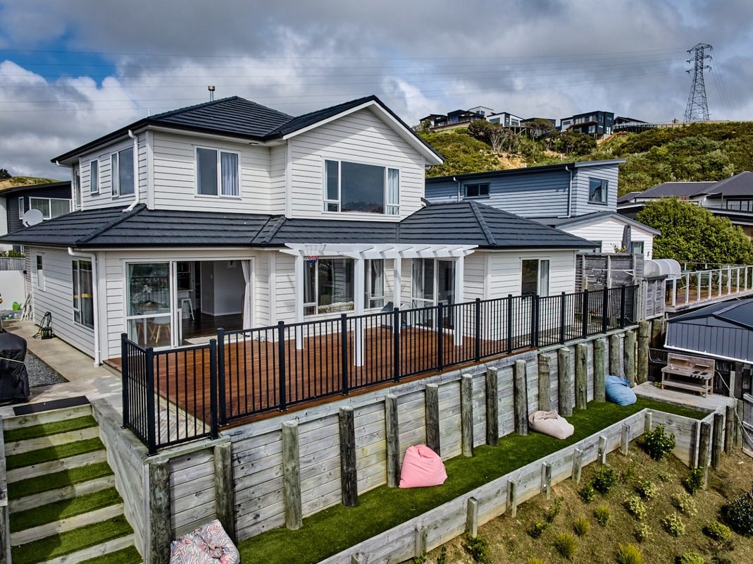 158 Navigation Drive, Whitby, Porirua - Carousel 2