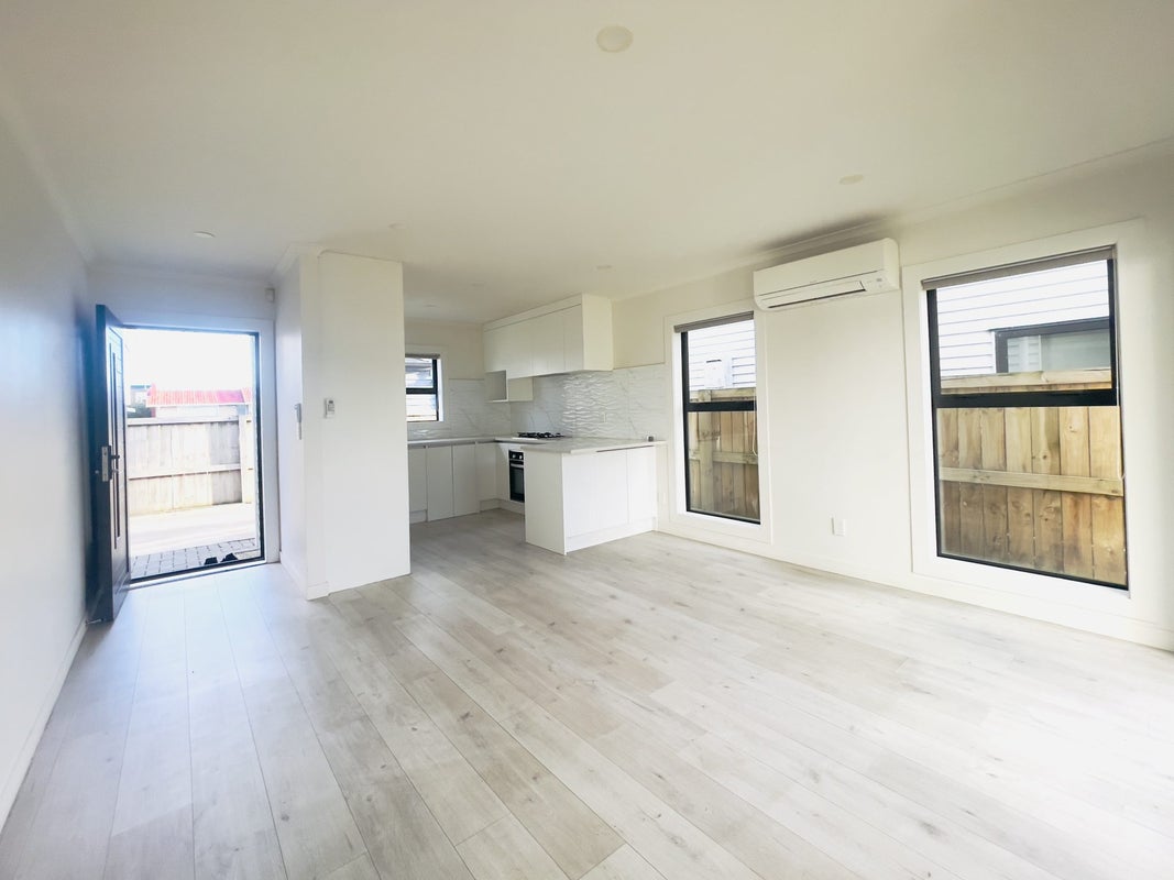 21B Awatere Street, Clover Park, Auckland - Carousel 1