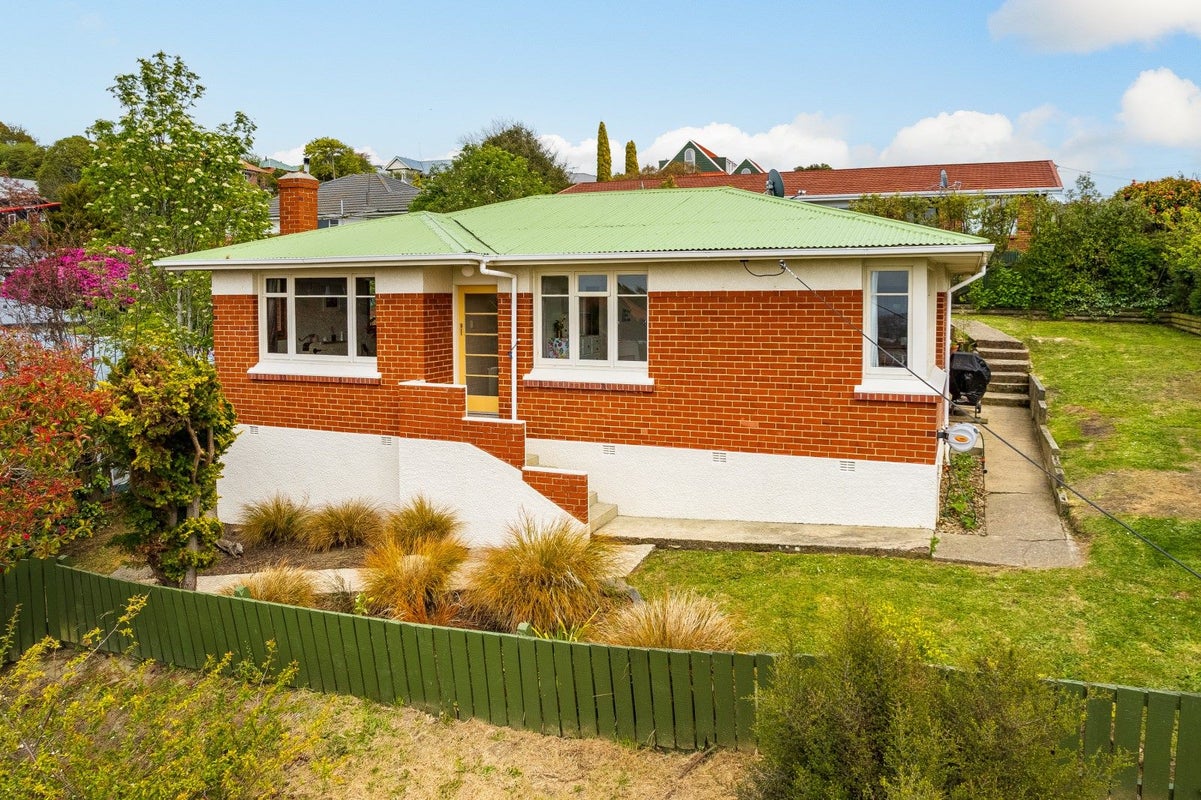 72 Glenpark Avenue, Mornington, Dunedin - Carousel 1