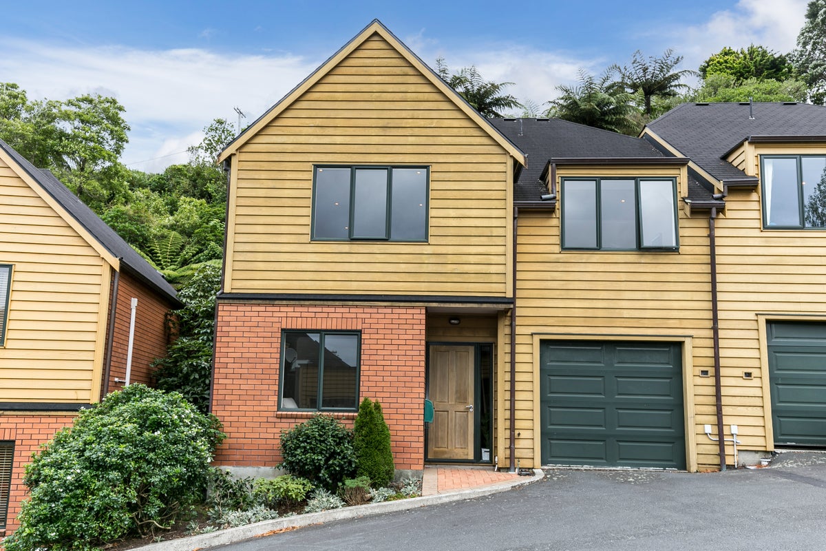 38 Futuna Close, Karori, Wellington - Carousel 1