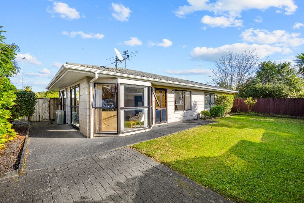 2/6 Dillimore Avenue, Pakuranga, Auckland - Carousel 1