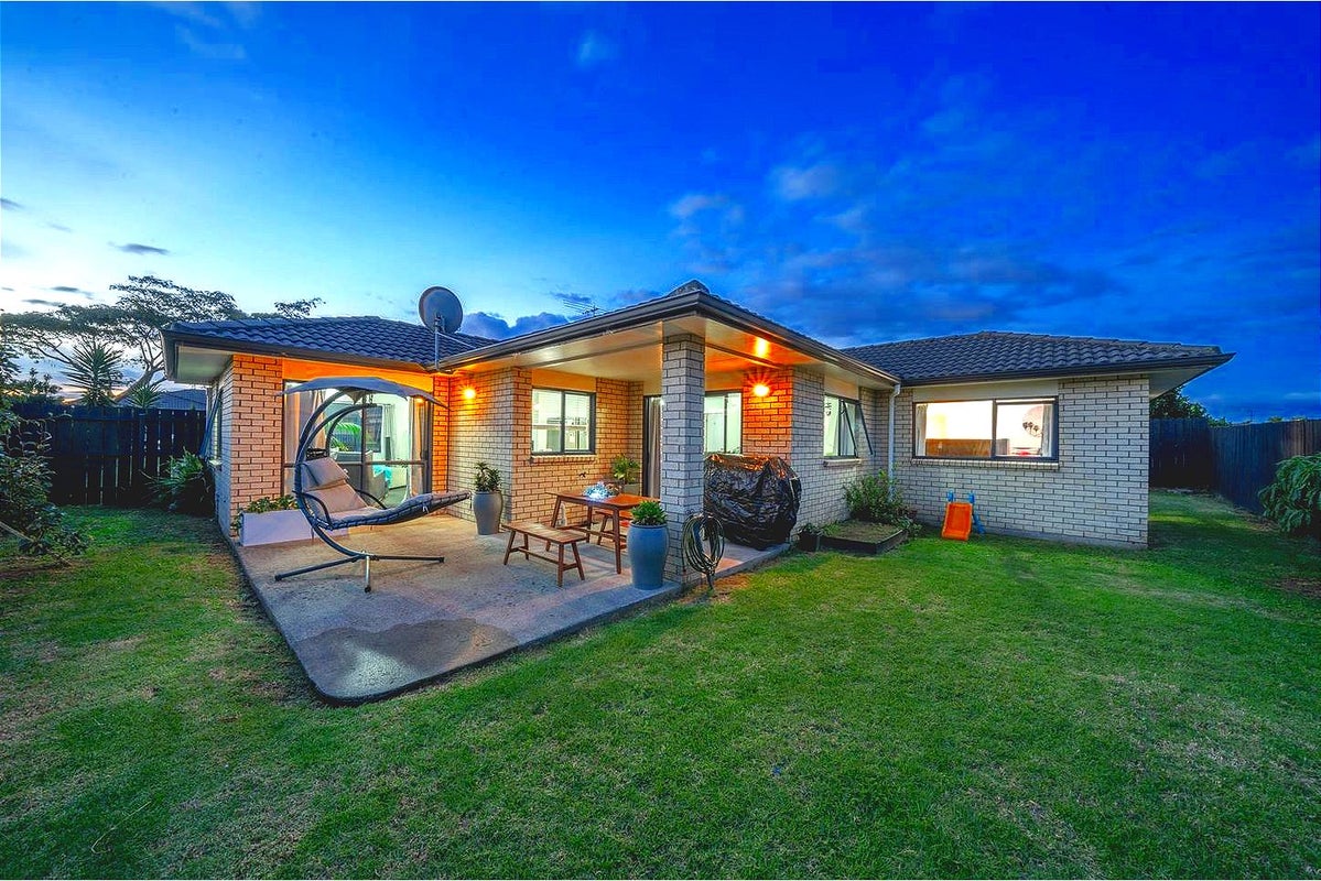 45 Nicholas Gibbons Drive, Clendon Park, Auckland - Carousel 2