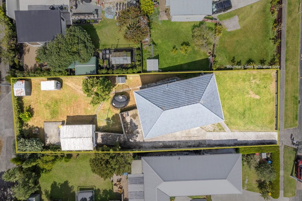 43 Flanshaw Road, Te Atatu South, Auckland - Carousel 2