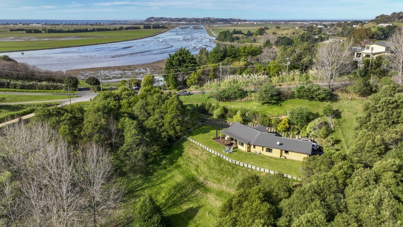 121 Ballantyne Road, Poraiti, Napier - Carousel 2