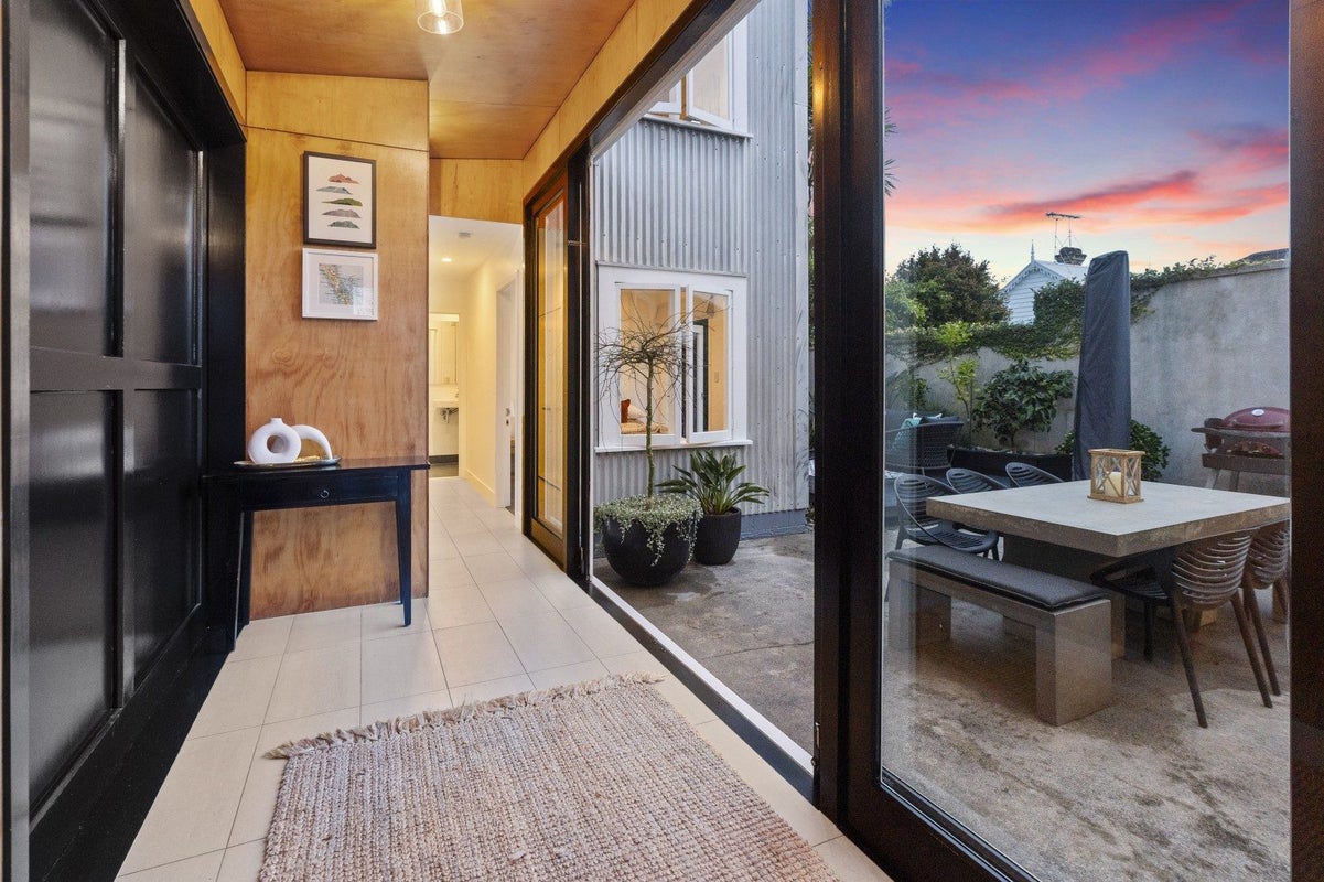 2 Gibraltar Crescent, Parnell, Auckland - Carousel 1