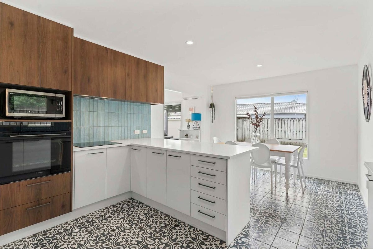 256 Birkdale Road, Birkdale, Auckland - Carousel 2