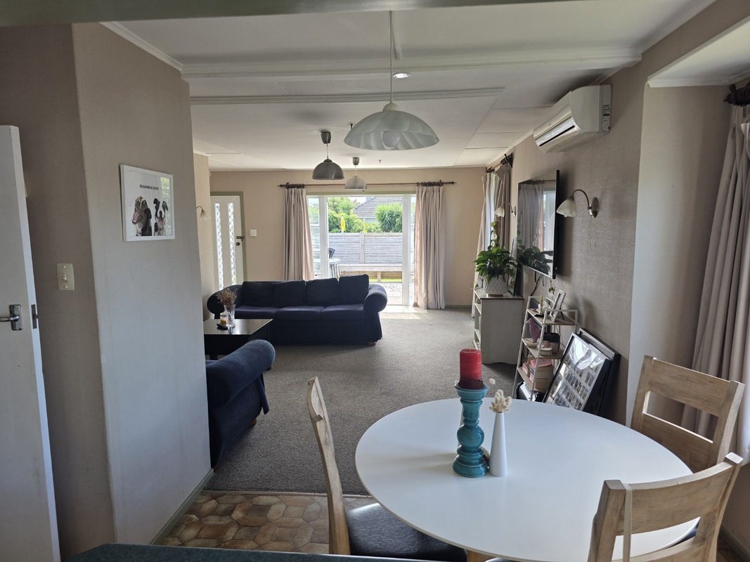 8 Karaka Street, Merrilands, New Plymouth - Carousel 2