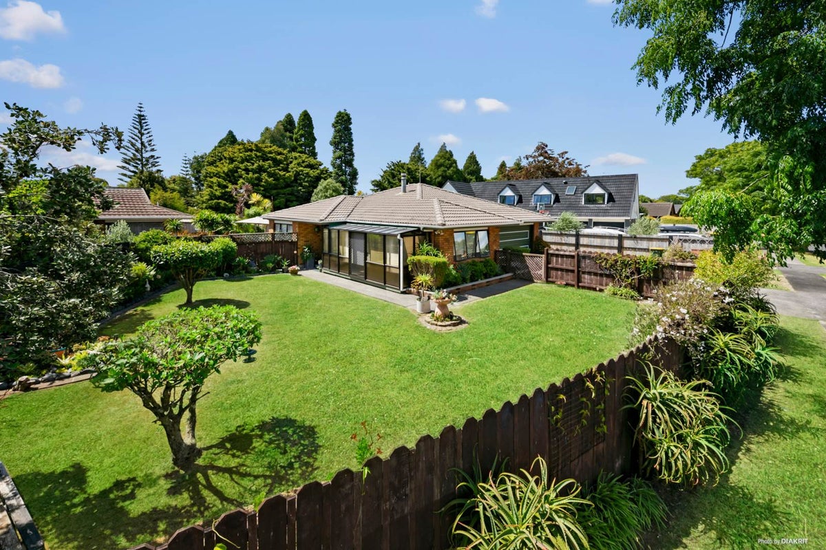 9 Ross Martin Court, Conifer Grove, Takanini - Carousel 1