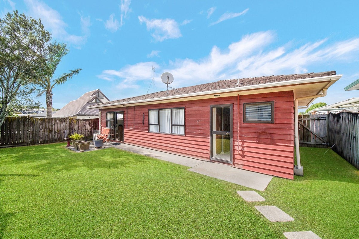 3/86 Howe Street, Howick, Auckland - Carousel 11