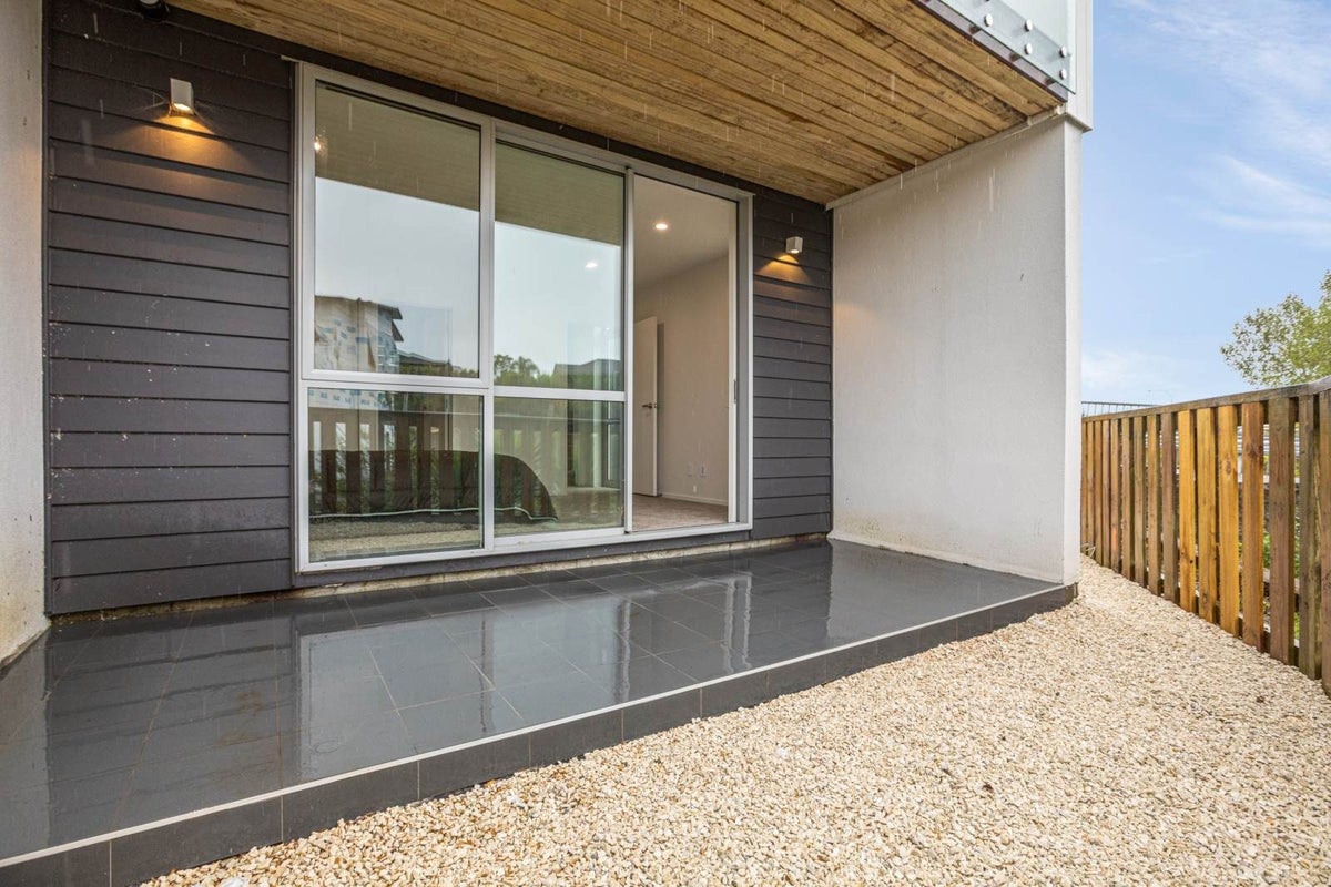 6/10 Vinifera Place, Fairview Heights, Auckland - Carousel 16