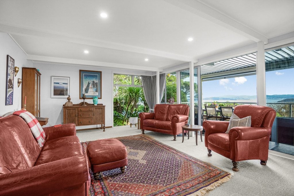 22 Ngaumatau Road, Point Howard, Lower Hutt - Carousel 1