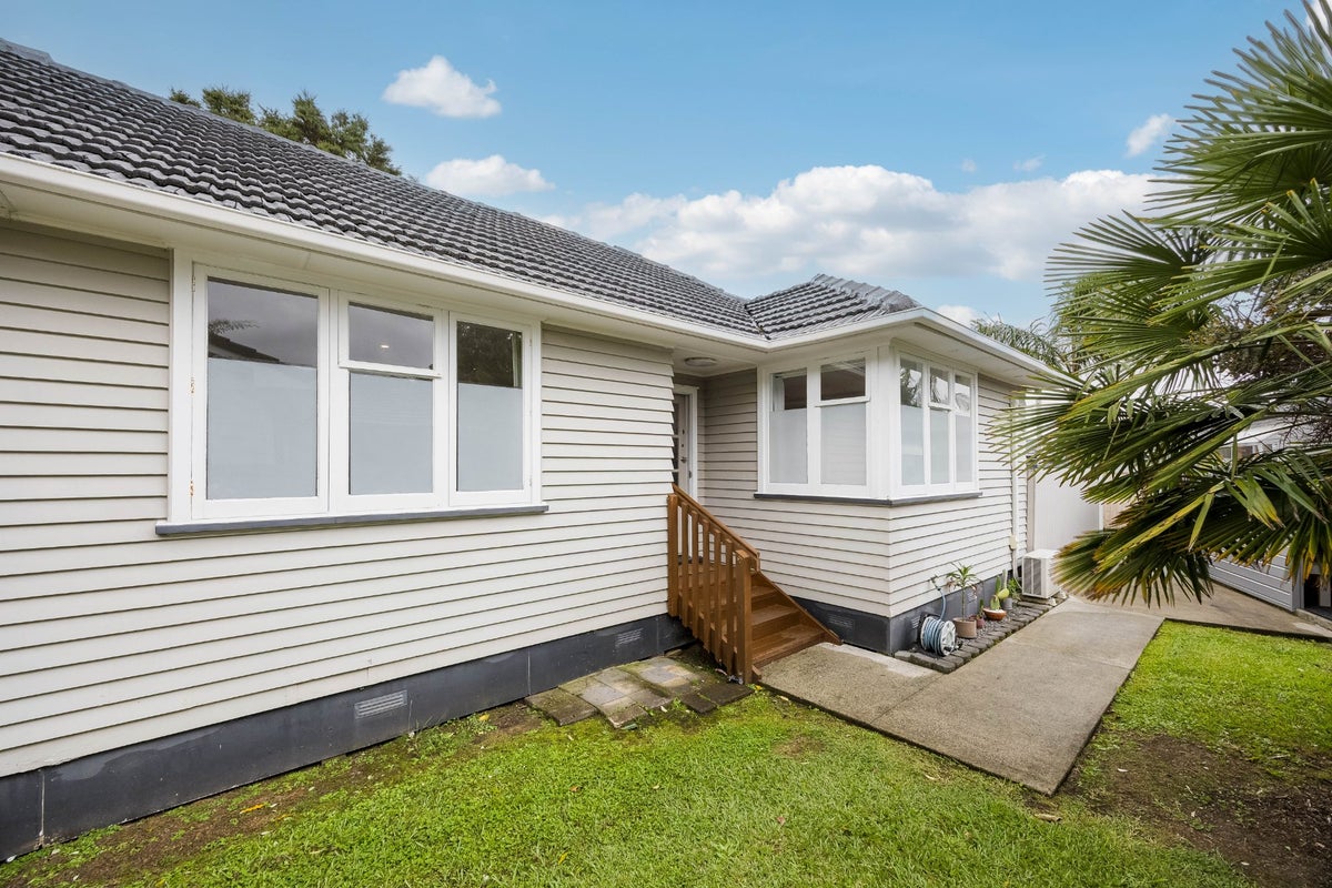 36A Silverstone Place, Henderson, Auckland - Carousel 25
