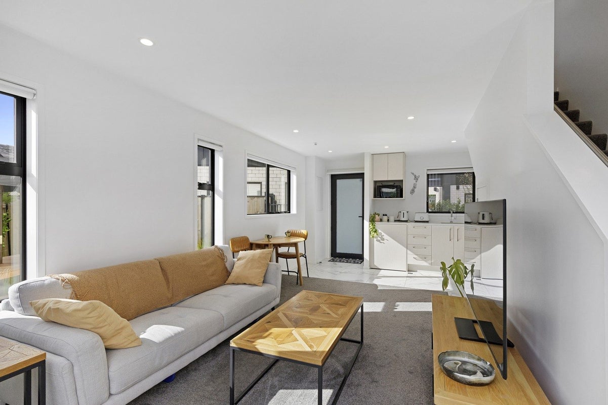 5/10 Avery Grove, Boulcott, Lower Hutt - Carousel 2