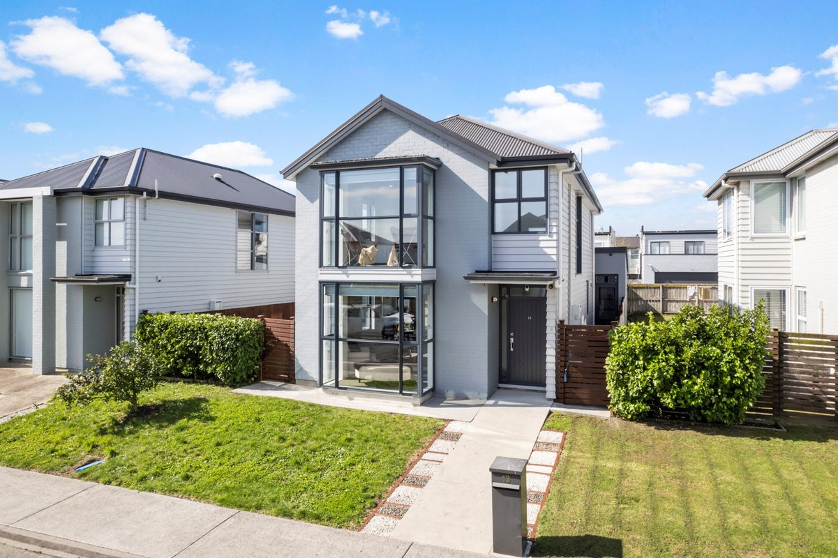 13 Hakaro Way, Takanini, Auckland - Carousel 1