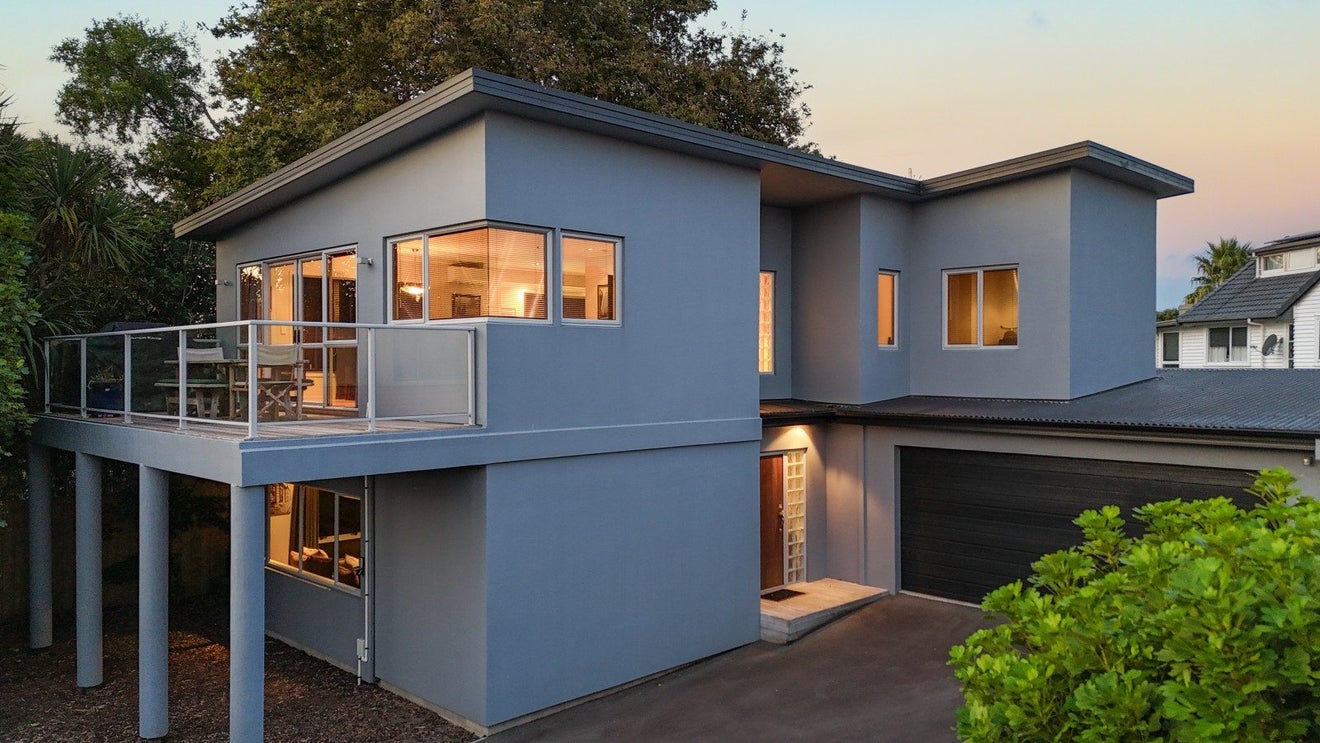 20B Grand Vue Road, Kawaha Point, Rotorua - Carousel 1
