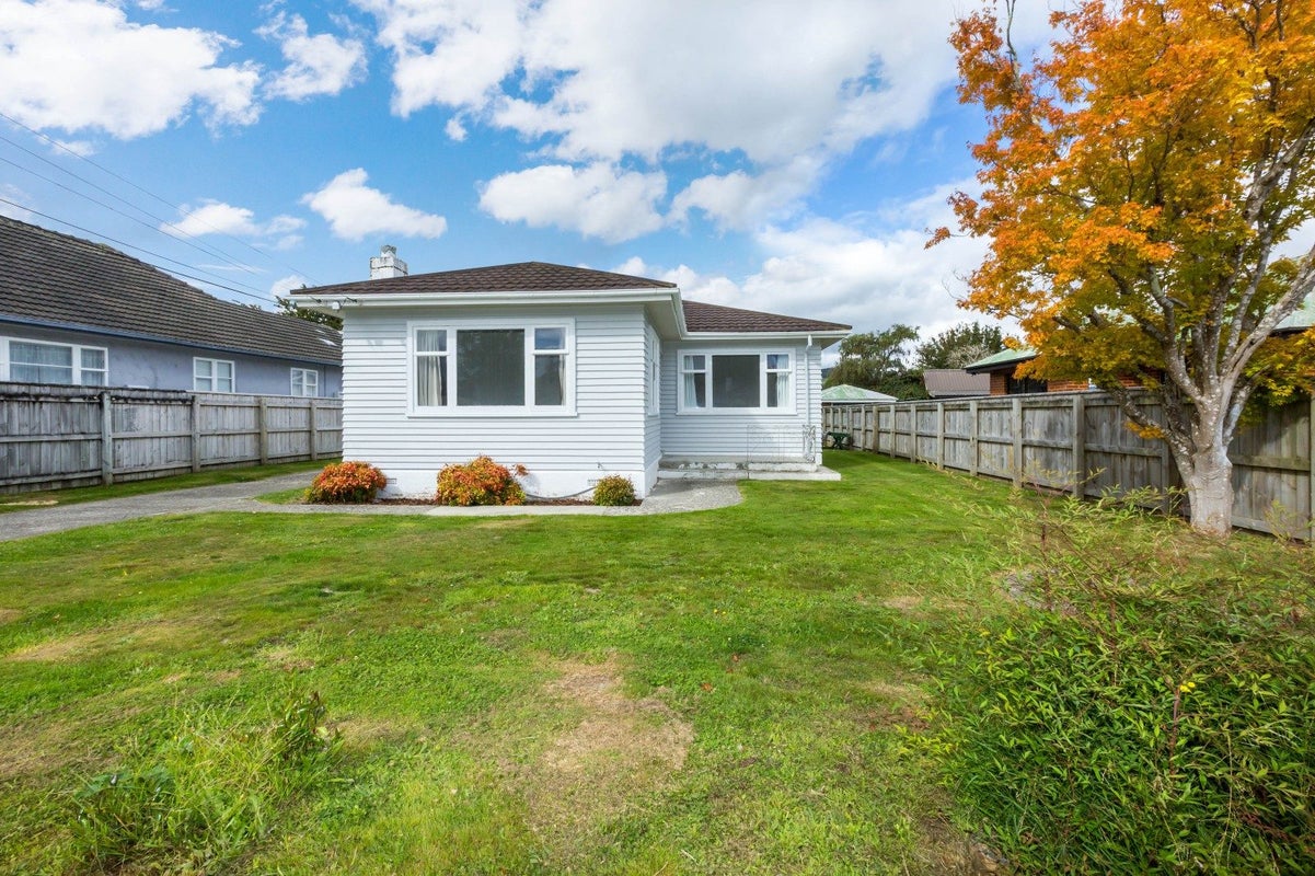 15 Oxford Crescent, Ebdentown, Upper Hutt - Carousel 2