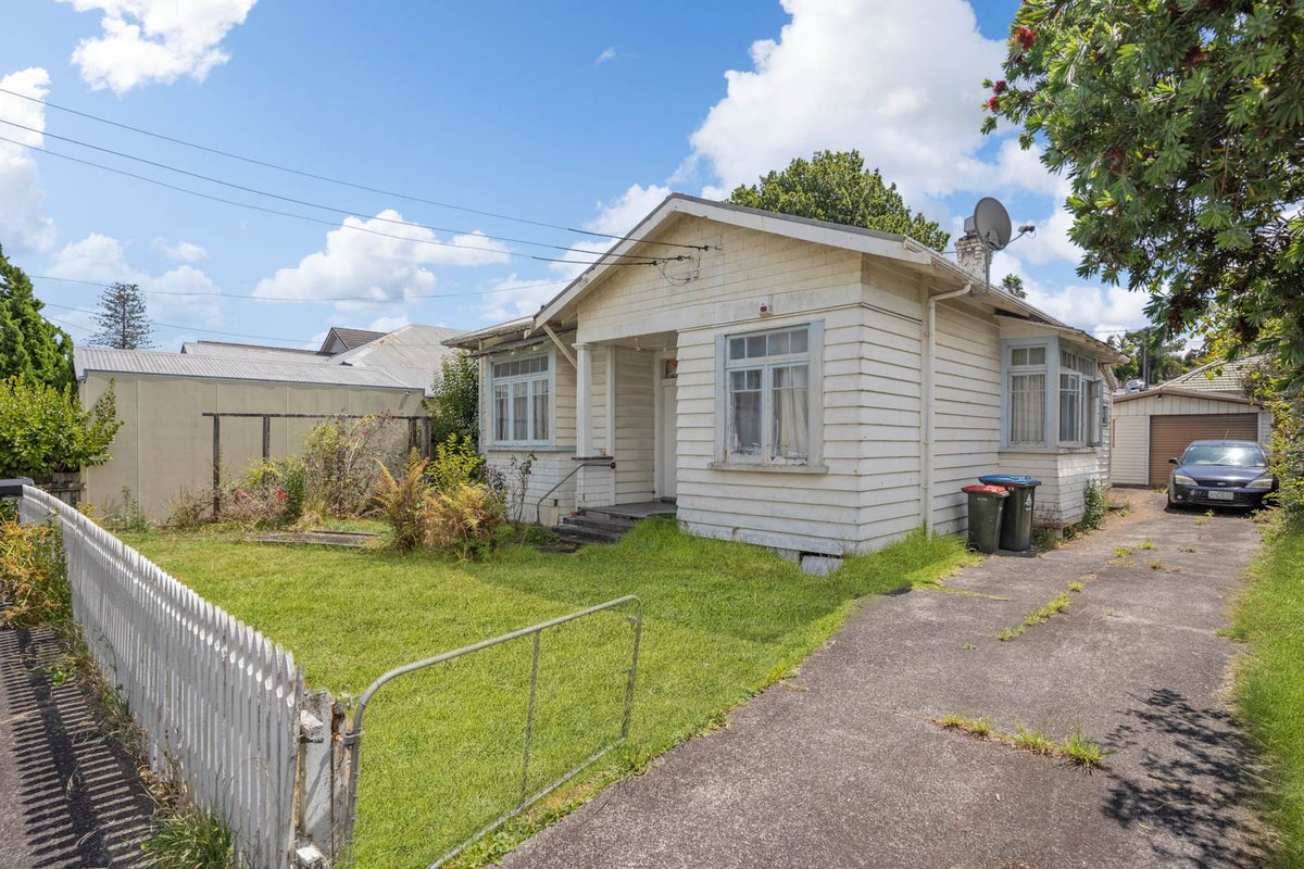 16 Sunnyvale Road, Greenlane, Auckland - Carousel 30