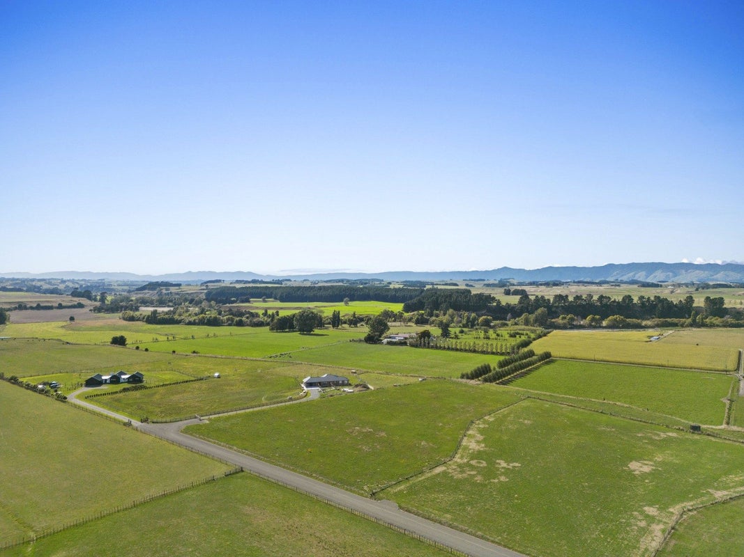 55 Tiniwhetu Lane, Cheltenham, Feilding - Carousel 1