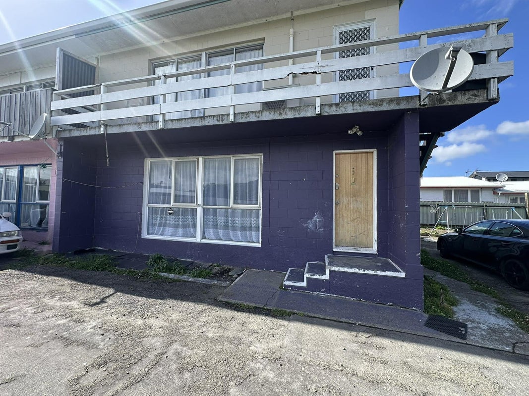 2/43A MERTON ST, TRENTHAM, UPPER HUTT - Carousel 1
