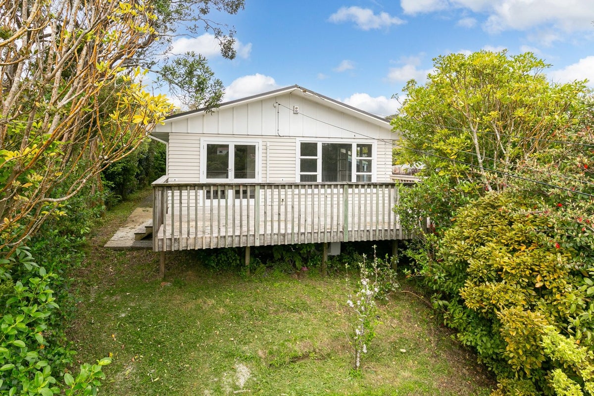 8 Westleigh Way, Newlands, Wellington - Carousel 1