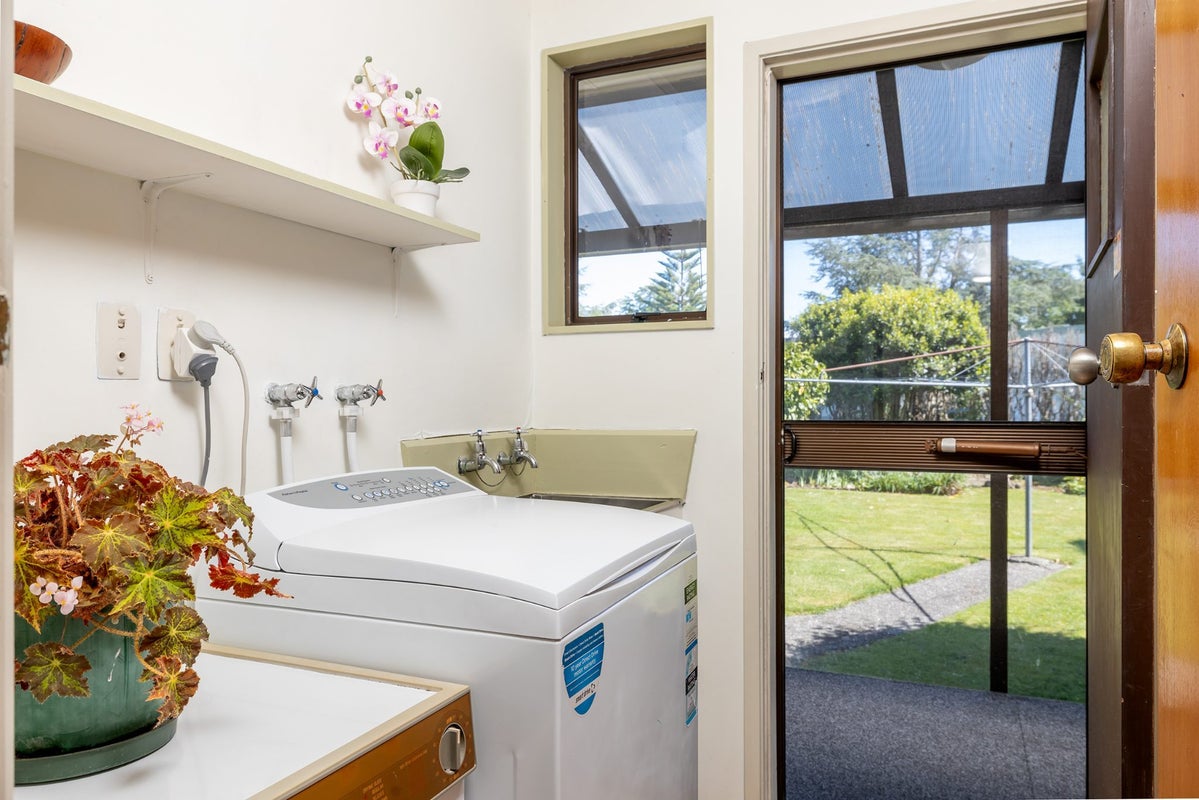 3 Lowes Place, Solway, Masterton - Carousel 21